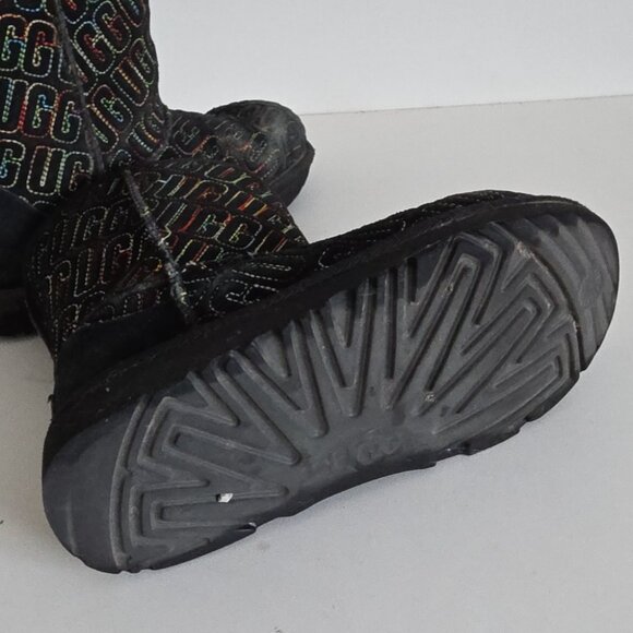 UGG | Kids' Classic II Graphic Stitch Boots black suede Shearling Sz 1 - Picture 5 of 6